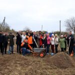 Колектив НУ “Чернігівська політехніка” заклав яблуневий сад на базі “Деснянка”